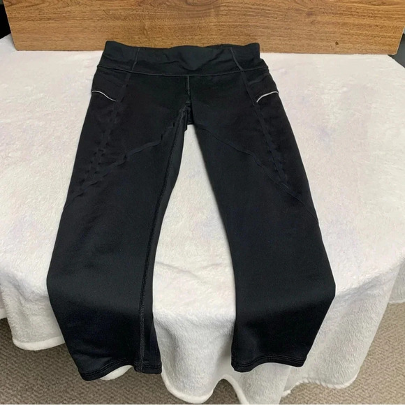 Athleta black Capri leggings size XS zippered pocket in the back waistband - Picture 9 of 10